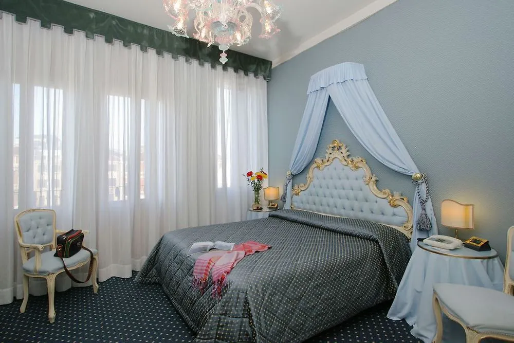Hotel Rialto Венеция