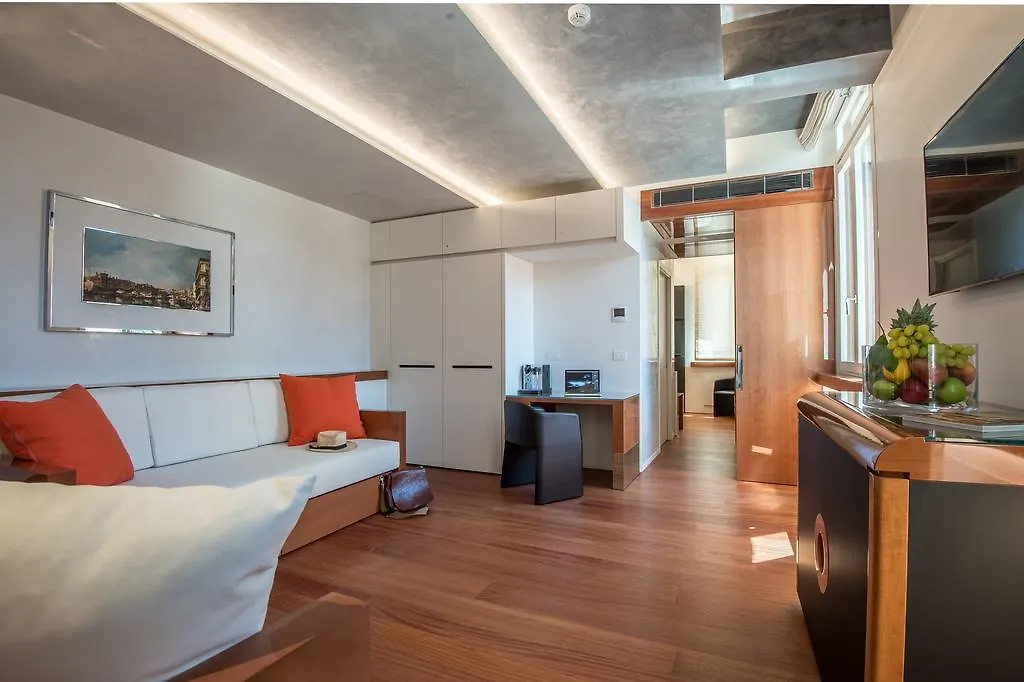 Hotel Rialto Венеция