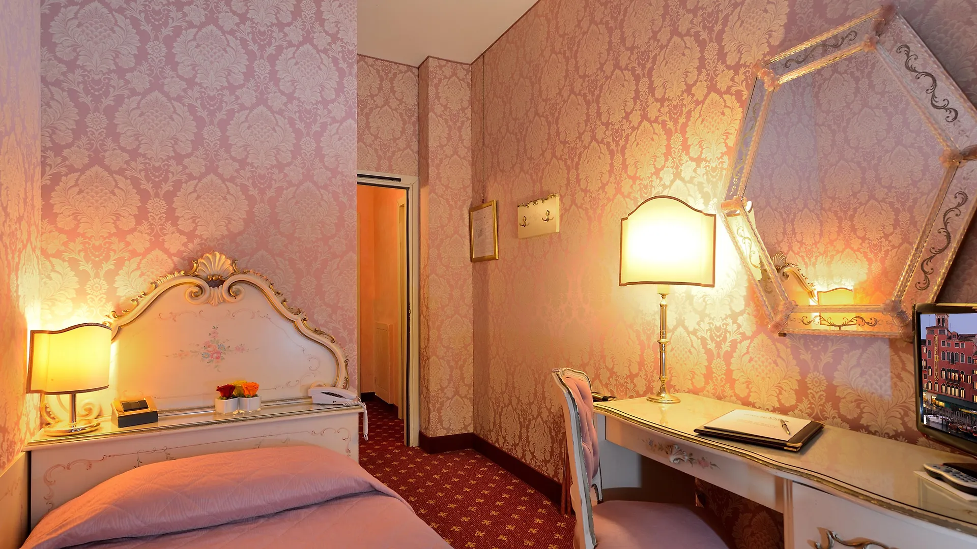 Hotel Rialto Венеция