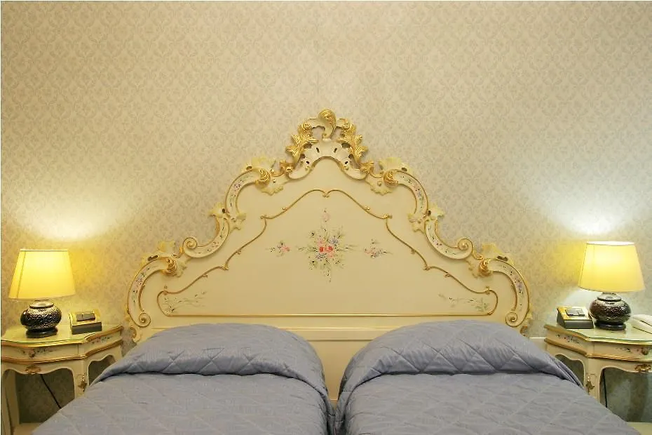 Hotel Rialto Венеция