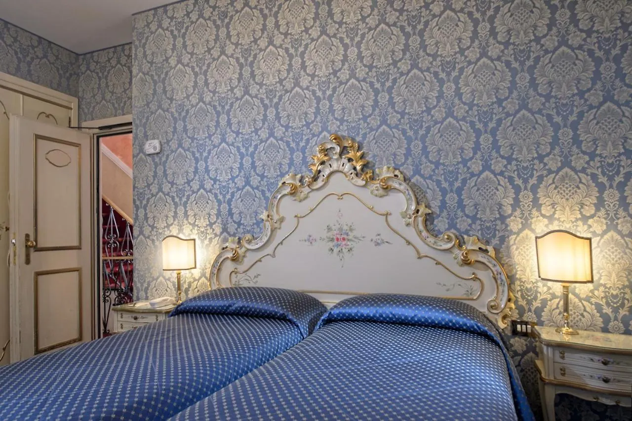 Hotel Rialto Венеция