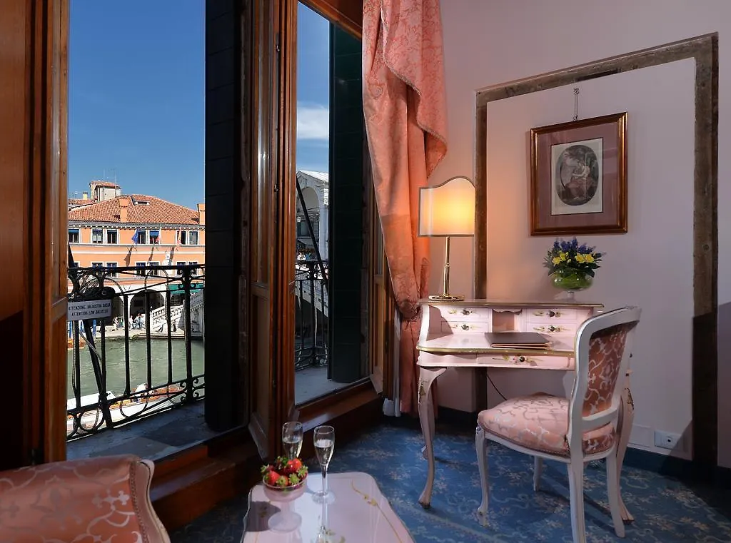 Hotel Rialto Венеция