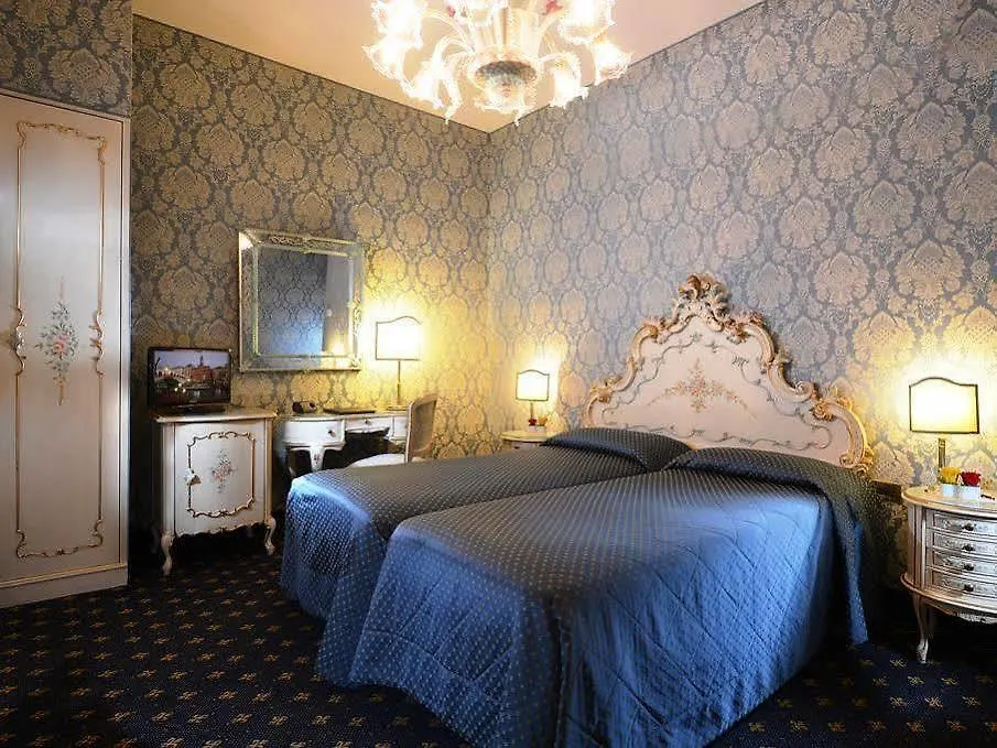 Hotel Rialto Венеция