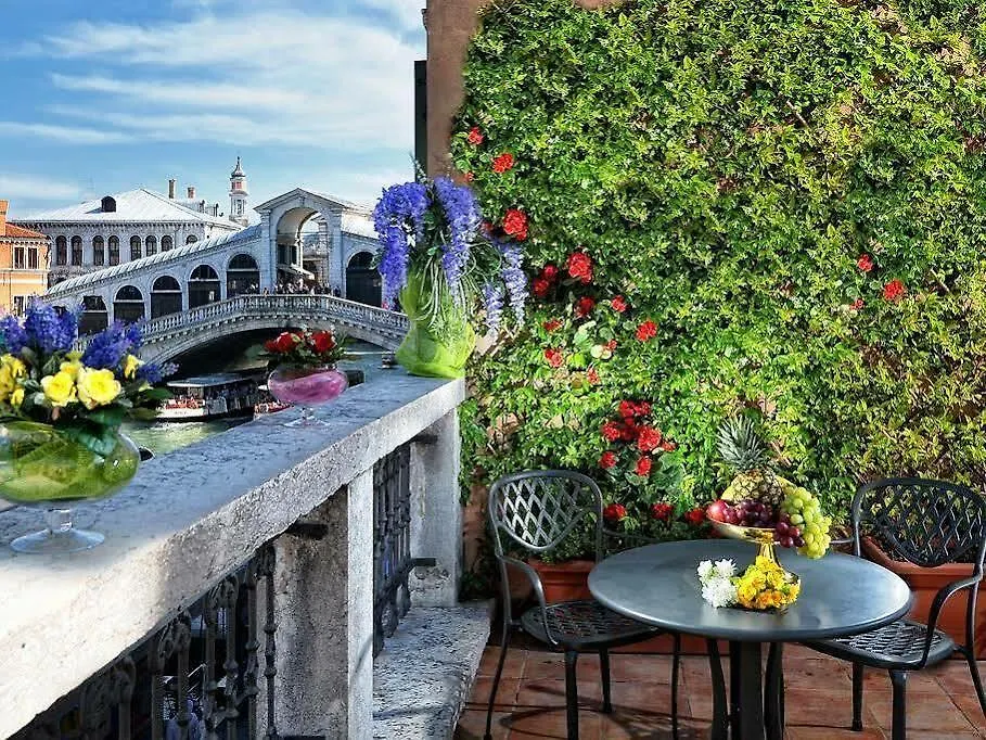 Hotel Rialto Венеция